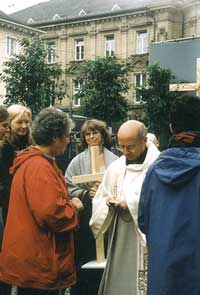 sur la place du march&eacute;