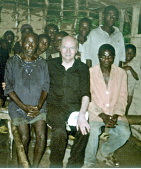 invité chez les Pygmées